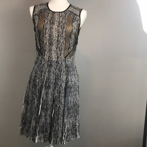 Diane Von Furstenberg!Fun and classy! Silk Chiffon